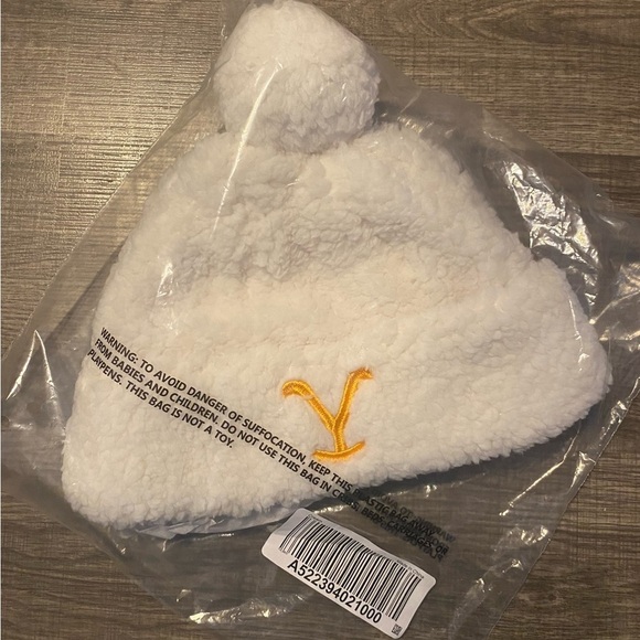 NEW - “As Is" Yellowstone x BumbleBella by Jill Martin Sherpa Beanie. Cream - Picture 2 of 4